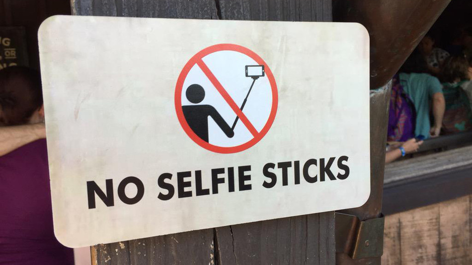 selfie-sticks-prohibido